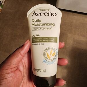 Aveeno Daily Moisturizing Facial Cleanser Dry Skin, Fragrance Free, 5 fl oz NEW